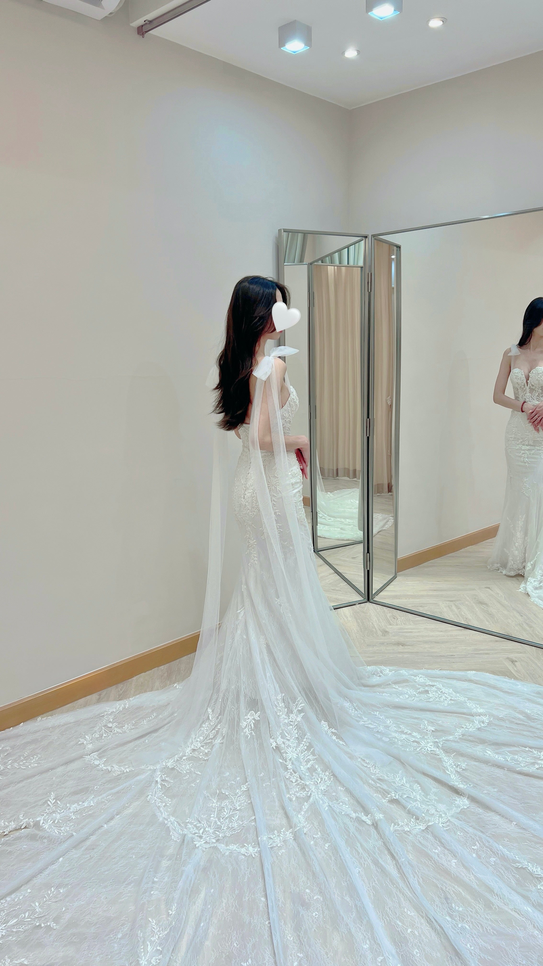 Convertible 3-in-1 Floral Lace Mermaid Wedding Dress with Plunging Sweetheart Neckline and Detachable Sleeves / Straps