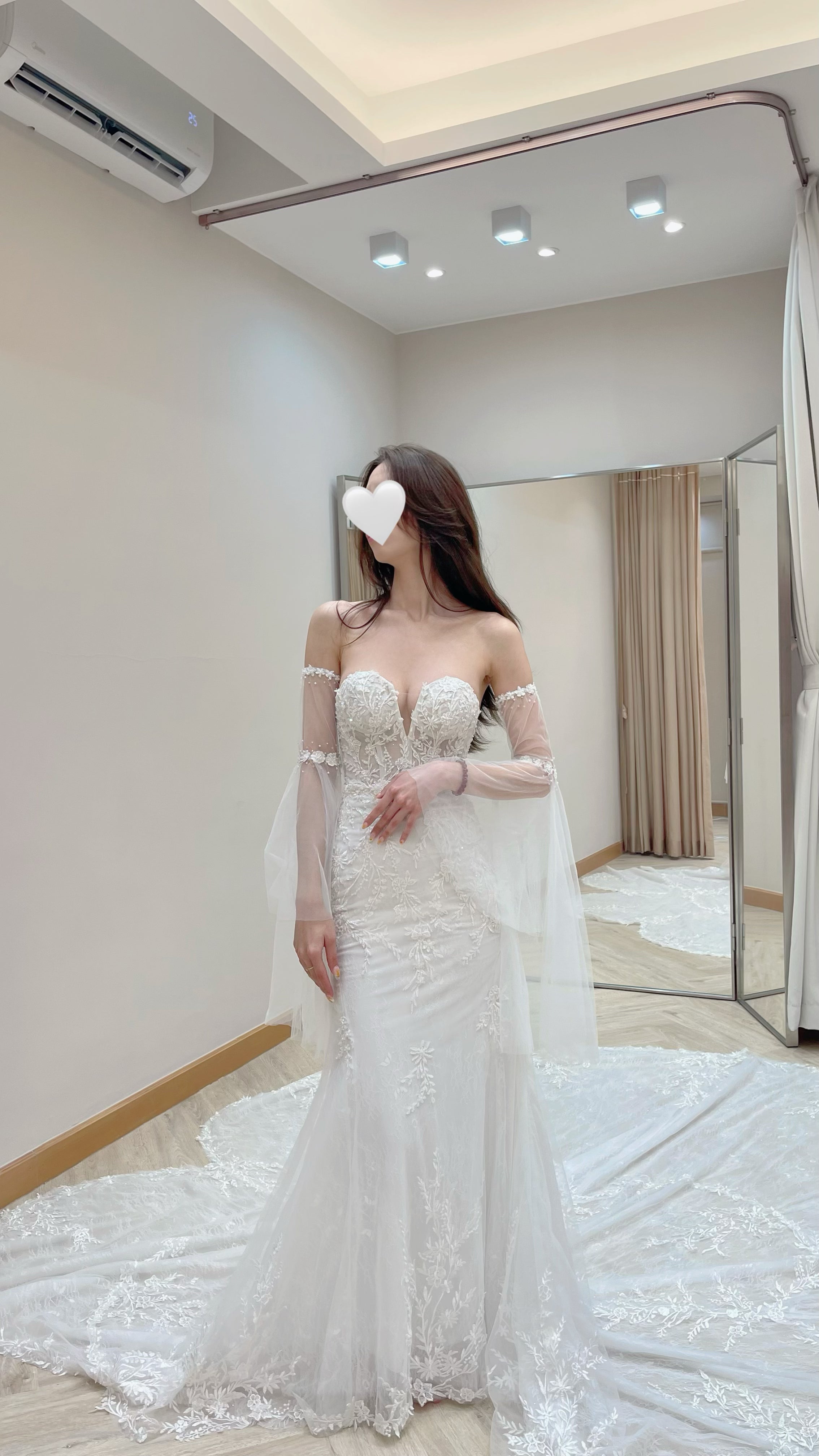 Convertible 3-in-1 Floral Lace Mermaid Wedding Dress with Plunging Sweetheart Neckline and Detachable Sleeves / Straps
