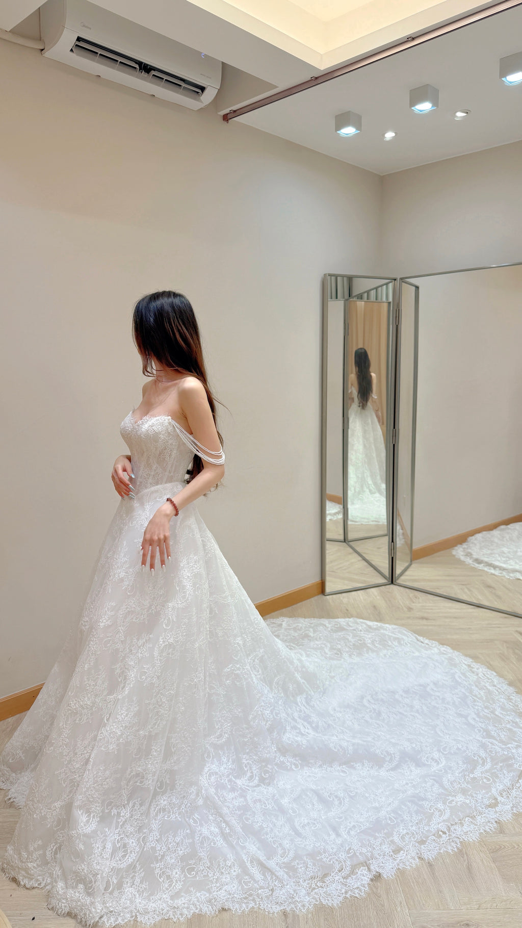 Lace Ball Gown Wedding Dress with Detachable Pearl Off-the-Shoulder Straps